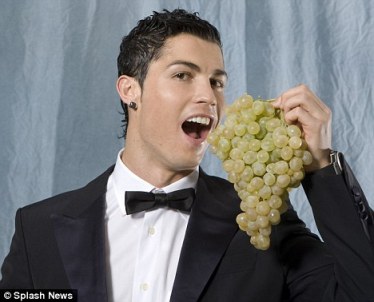Ronaldo enjoying some NYE grapes. Pic totally stolen from the Daily Mail via Google Images. Copyright rests with Splash News.